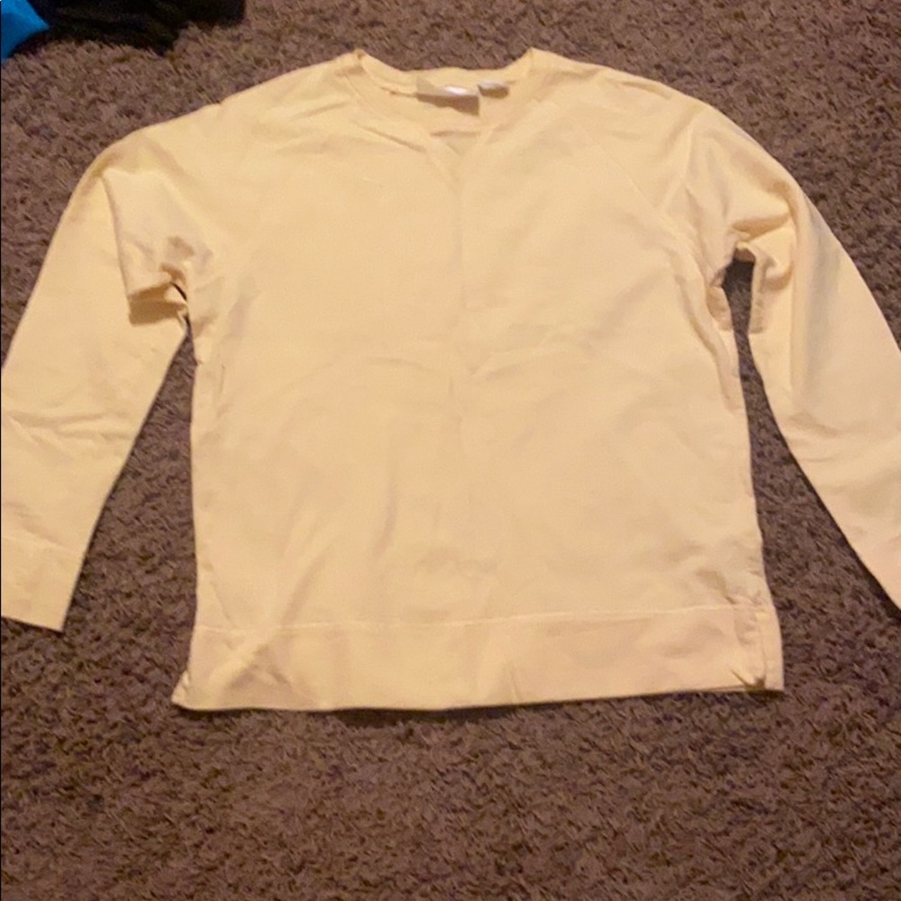 A women’s yellow sweater
